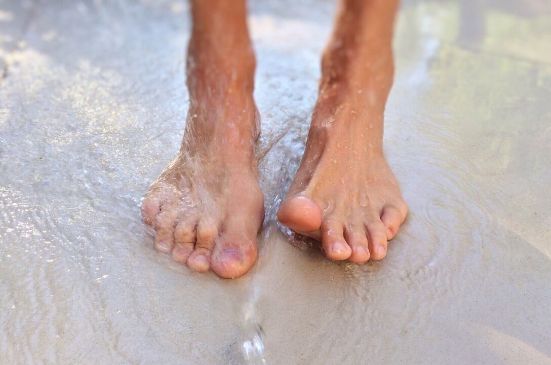 walk barefoot to catch mushrooms